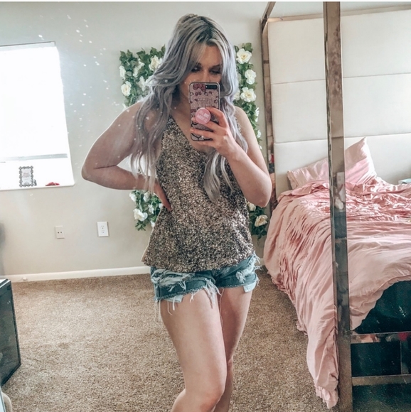 NWOT Gold Sequin Tank Top - Picture 2 of 5